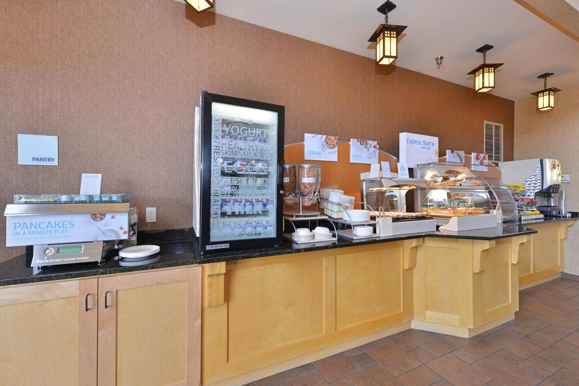Holiday Inn Express Hotel & Suites Gillette By Ihg Exterior foto
